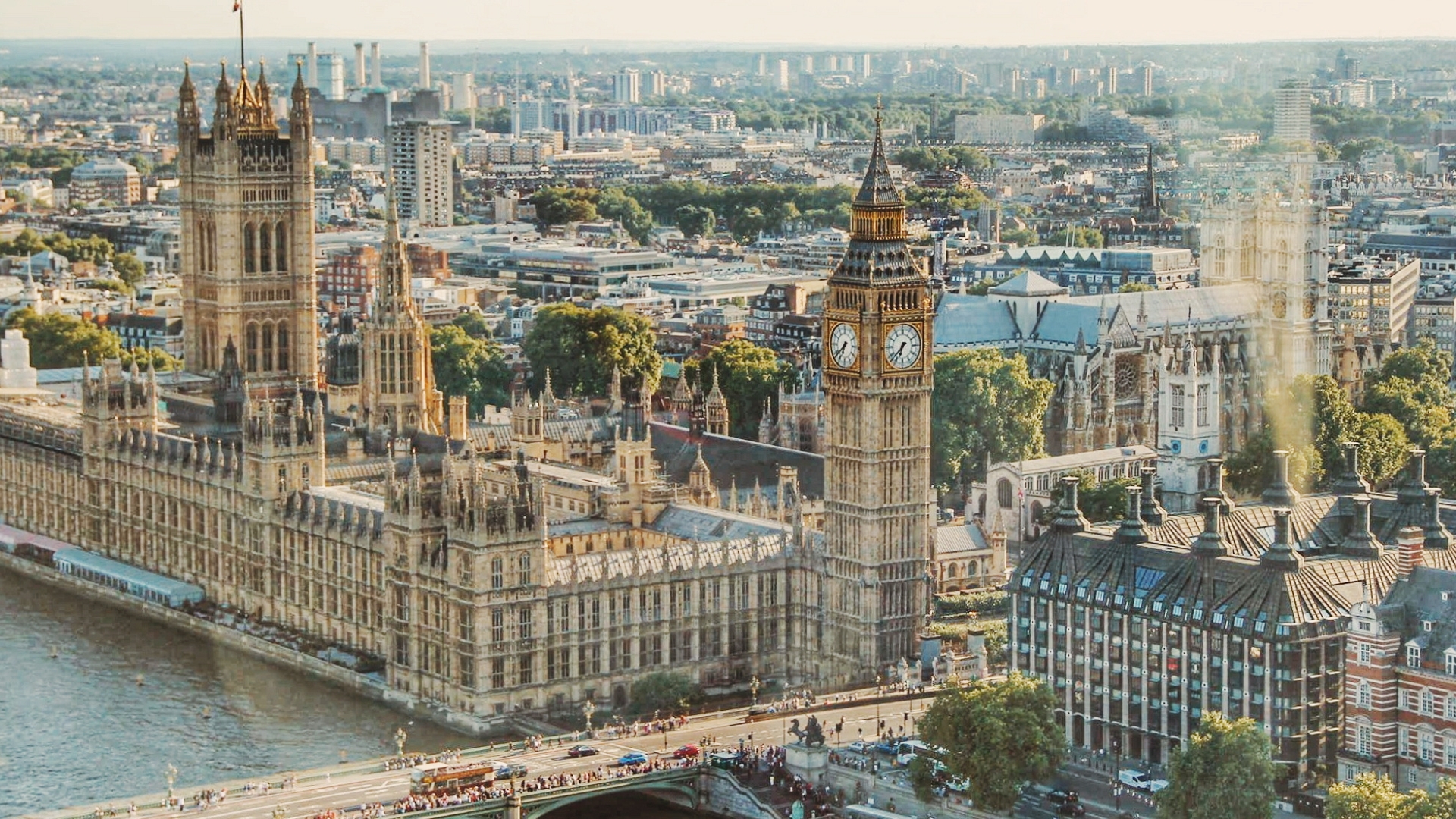London city skyline with Big Ben and Westminster – UK Skilled Worker Visa 2025